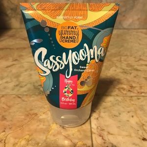 POSH- SASSYOOMA HAND LOTION
